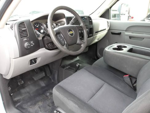 Used 2013 Chevrolet Silverado 2500 W/T AWD/4WD image 9