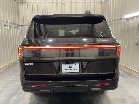 Used 2025 Lincoln Navigator Reserve w/ Jet Appearance Package image 27