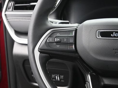 Used 2023 Jeep Grand Cherokee Altitude image 30