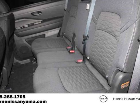 Certified 2025 Nissan Pathfinder S image 5