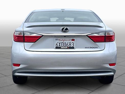 Used 2013 Lexus ES 300h image 4