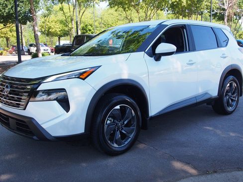 Used 2026 Nissan Rogue SV FWD image 3