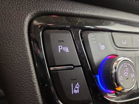 Used 2019 Buick Encore Essence w/ Experience Buick Package AWD/4WD image 27
