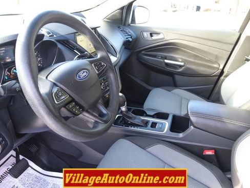 Used 2017 Ford Escape SE w/ Equipment Group 201A image 19