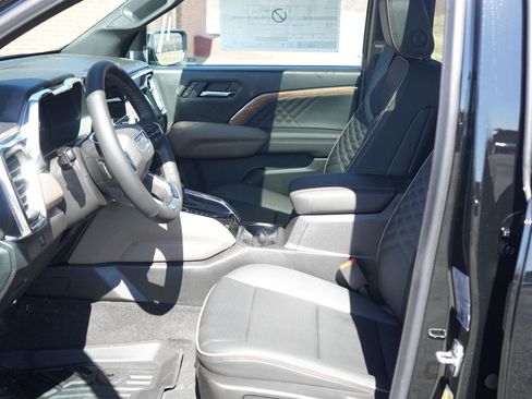 New 2026 GMC Canyon Denali w/ LPO, Denali Black Edition image 23