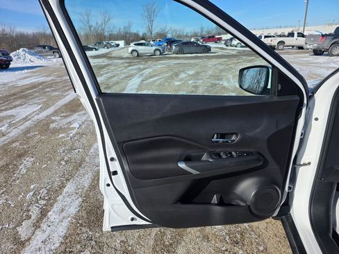 Used 2023 Nissan Kicks SV image 16