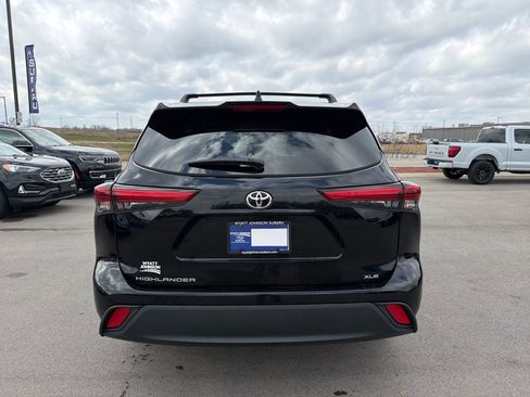 Used 2023 Toyota Highlander XLE FWD image 6
