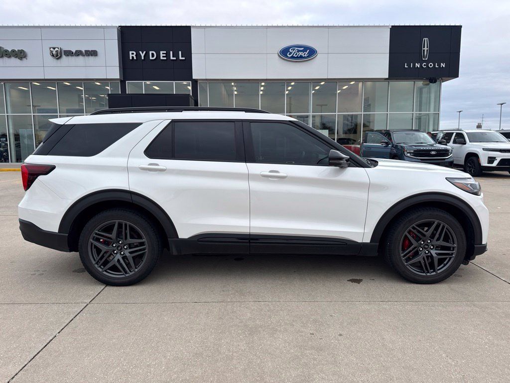 Used 2025 Ford Explorer ST AWD/4WD image 2