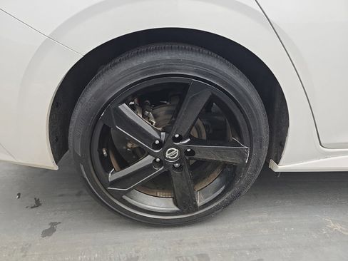Used 2023 Nissan Sentra SR w/ SR Premium Package FWD image 17