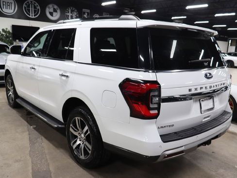 Used 2023 Ford Expedition Limited image 3
