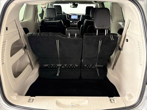 Used 2024 Chrysler Pacifica Limited image 39