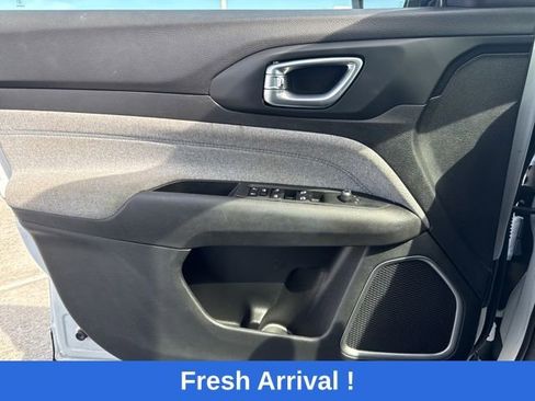 Used 2023 Jeep Compass Sport image 10