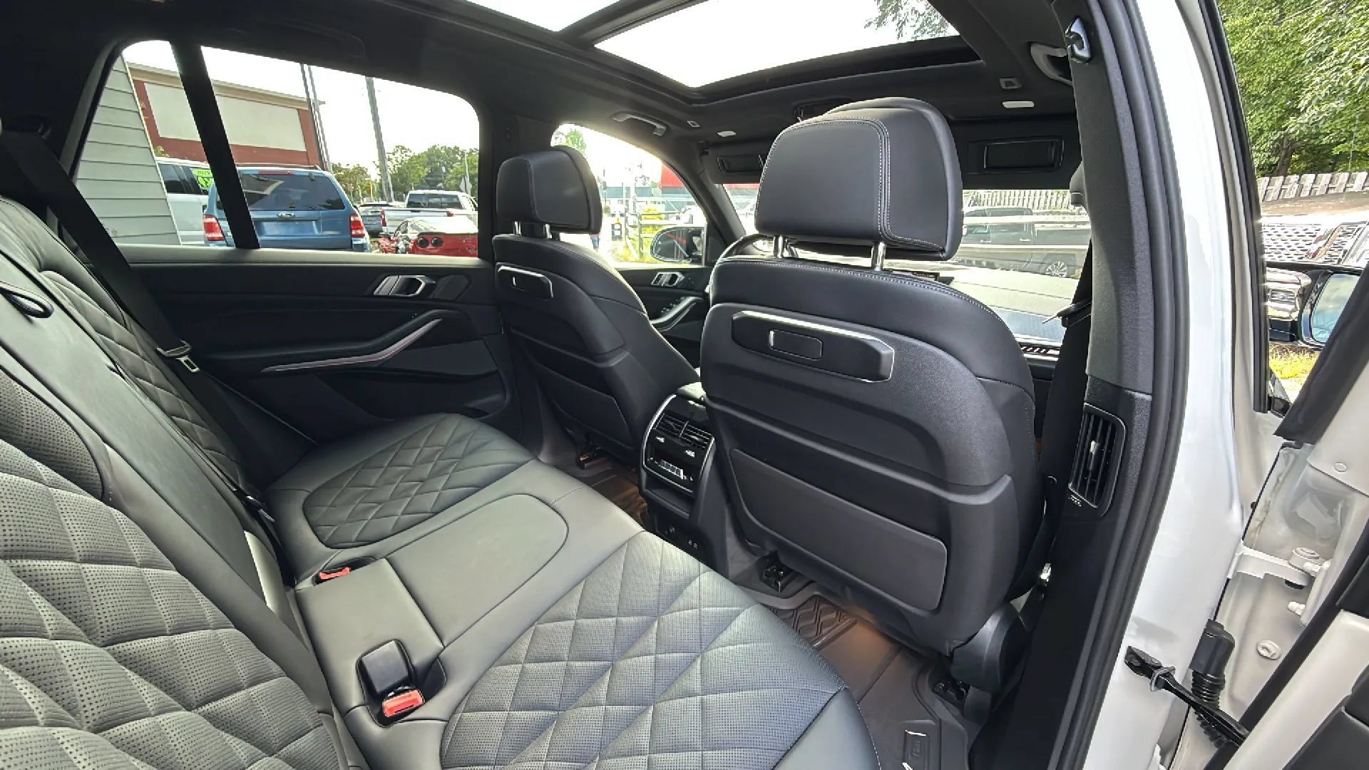 Used 2024 BMW X5 M60i w/ Climate Comfort Package AWD/4WD image 25