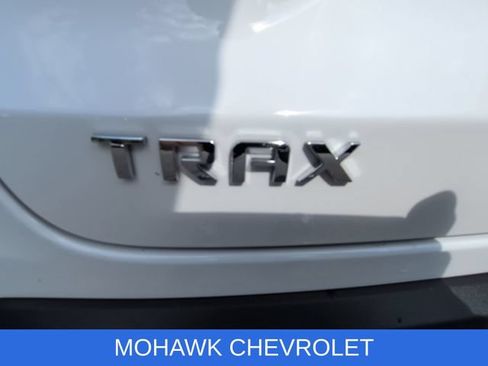 Used 2024 Chevrolet Trax LS w/ LS Convenience Package FWD image 31