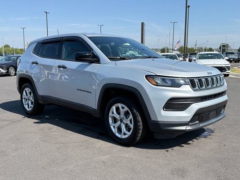 Used 2025 Jeep Compass Sport AWD/4WD image 3
