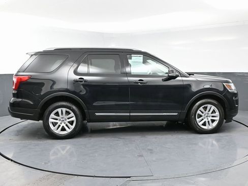Used 2018 Ford Explorer XLT w/ Equipment Group 201A image 8