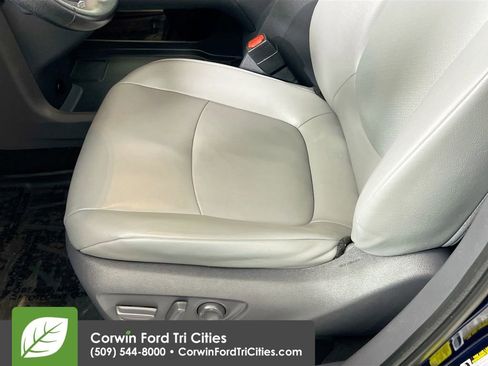 Used 2021 Toyota Sienna XLE image 23