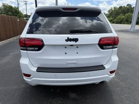 Used 2020 Jeep Grand Cherokee Altitude image 4