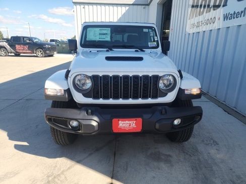 New 2025 Jeep Gladiator Sport image 3