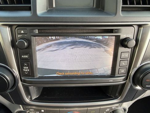 Used 2013 Toyota Highlander SE image 25