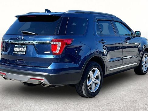 Used 2016 Ford Explorer XLT w/ Equipment Group 202A AWD/4WD image 2