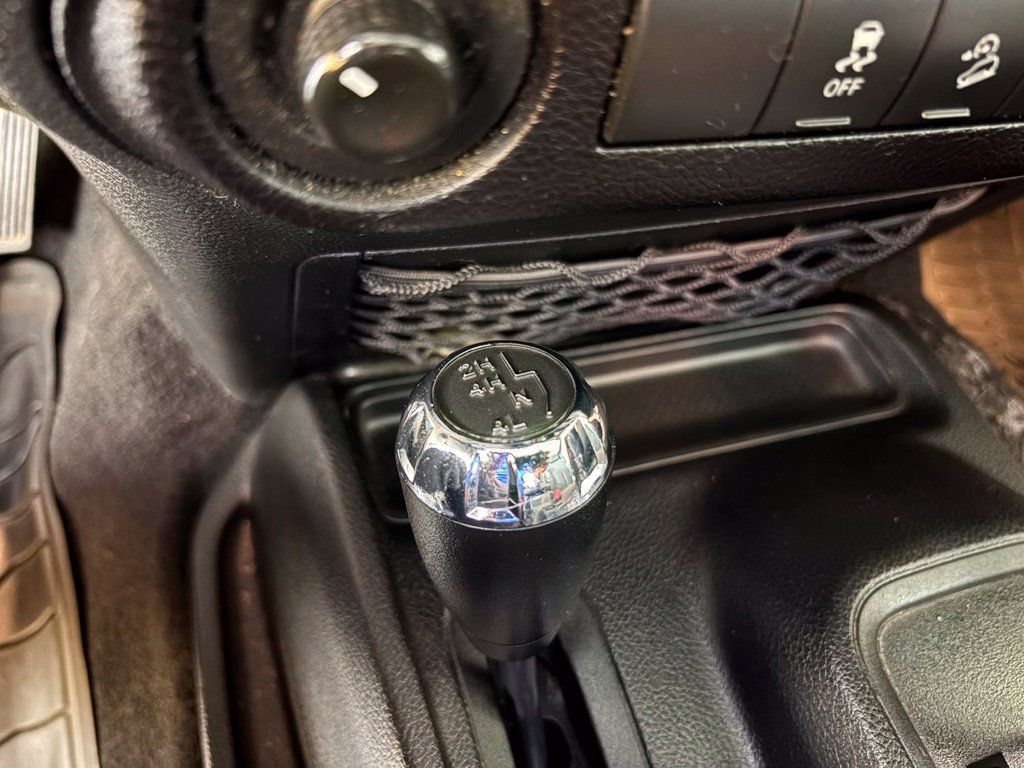 Used 2017 Jeep Wrangler Sport AWD/4WD image 28