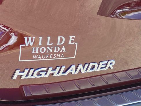 Used 2017 Toyota Highlander Limited AWD/4WD image 17