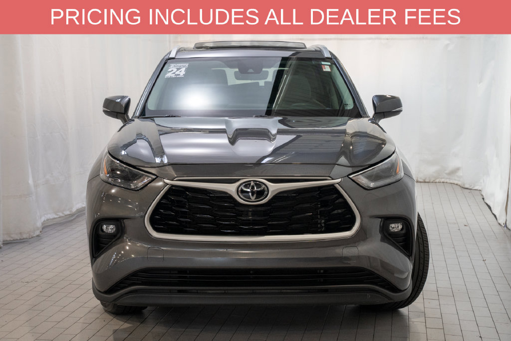 Used 2024 Toyota Highlander XLE FWD image 2