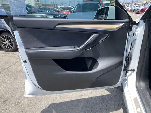 Used 2024 Tesla Model Y Long Range AWD/4WD image 21