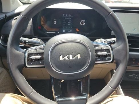 Certified 2025 Kia Carnival FWD image 10