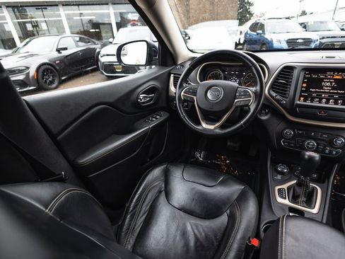 Used 2015 Jeep Cherokee Limited image 22