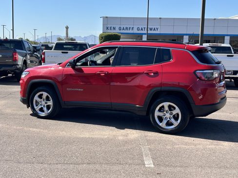 Used 2024 Jeep Compass Latitude AWD/4WD image 3