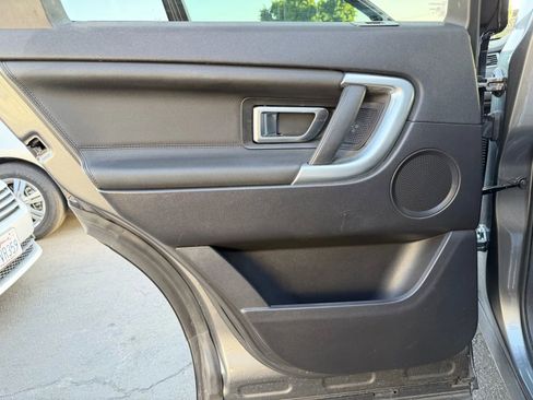 Used 2017 Land Rover Discovery Sport HSE image 33