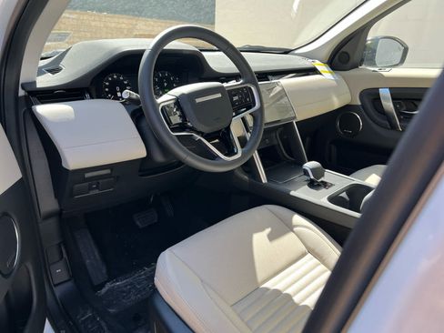 Used 2025 Land Rover Discovery Sport S image 12