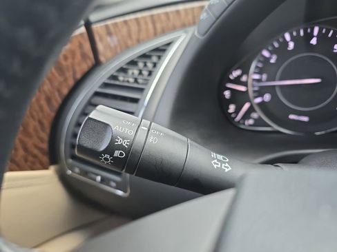 Used 2017 Nissan Armada Platinum image 32