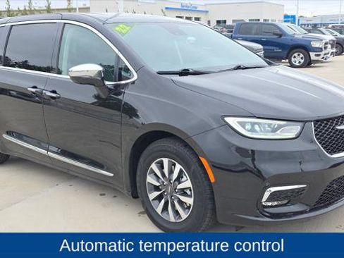 Certified 2022 Chrysler Pacifica Limited FWD image 8