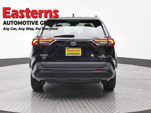 Used 2020 Toyota RAV4 LE AWD/4WD image 6