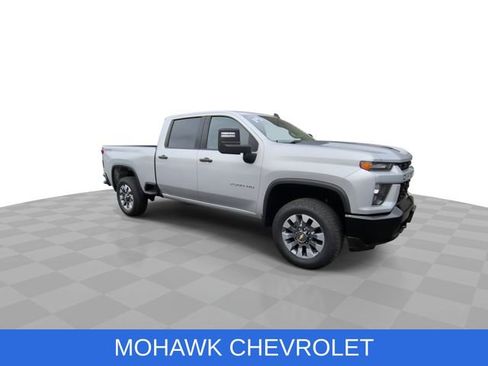 Used 2022 Chevrolet Silverado 2500 Custom w/ Custom Value Package image 2