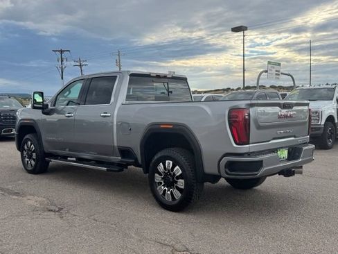 Used 2025 GMC Sierra 2500 Denali w/ Denali Reserve Package AWD/4WD image 3