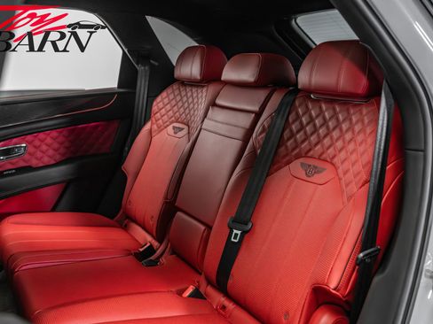 Used 2022 Bentley Bentayga image 48