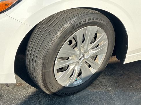 Used 2023 Nissan Sentra S FWD image 9