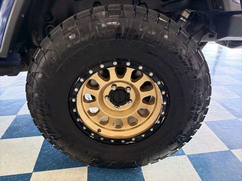 Used 2018 Jeep Wrangler Unlimited Sahara w/ Dual Top Group AWD/4WD image 20