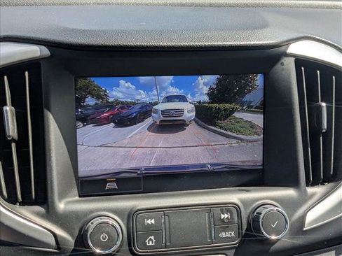 Used 2024 GMC Terrain SLT FWD image 9