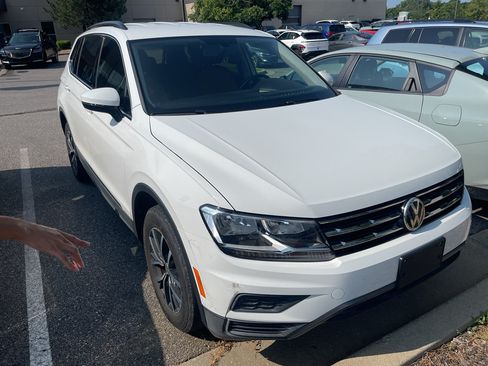 Used 2018 Volkswagen Tiguan SE FWD image 2
