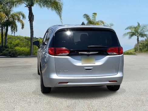Used 2023 Chrysler Voyager LX FWD image 4