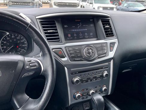 Used 2019 Nissan Pathfinder SL AWD/4WD image 7