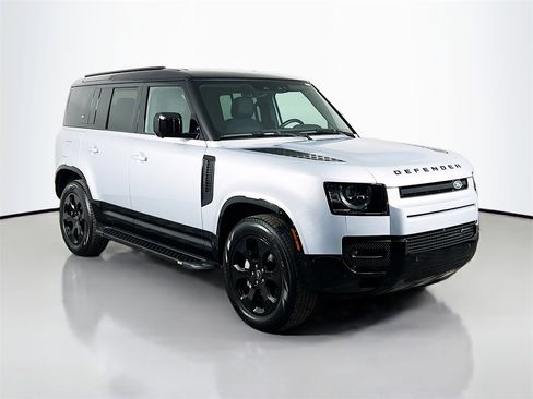 Used 2023 Land Rover Defender 110 X-Dynamic SE image 3
