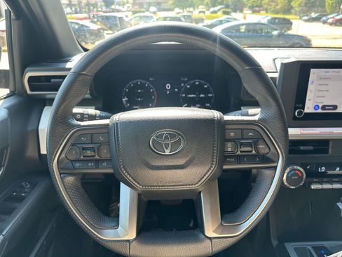 Used 2024 Toyota Tacoma TRD Off-Road AWD/4WD image 33