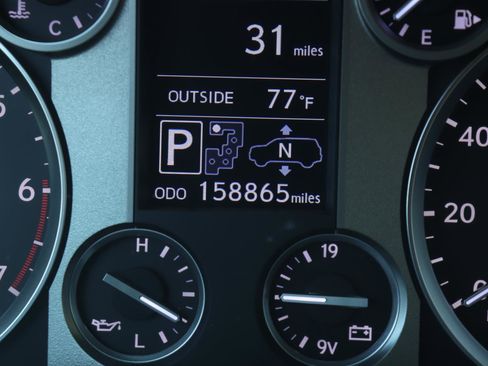 Used 2013 Lexus LX 570 4WD w/ Luxury Pkg image 32