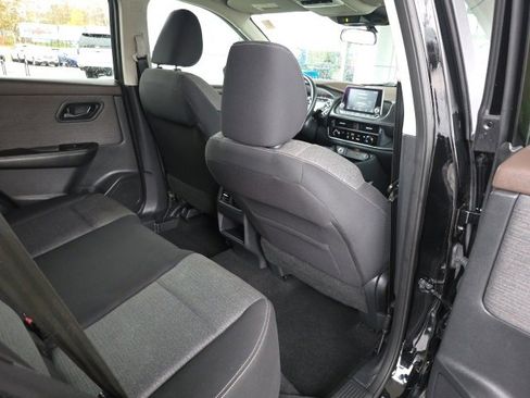 Used 2021 Nissan Rogue S image 11